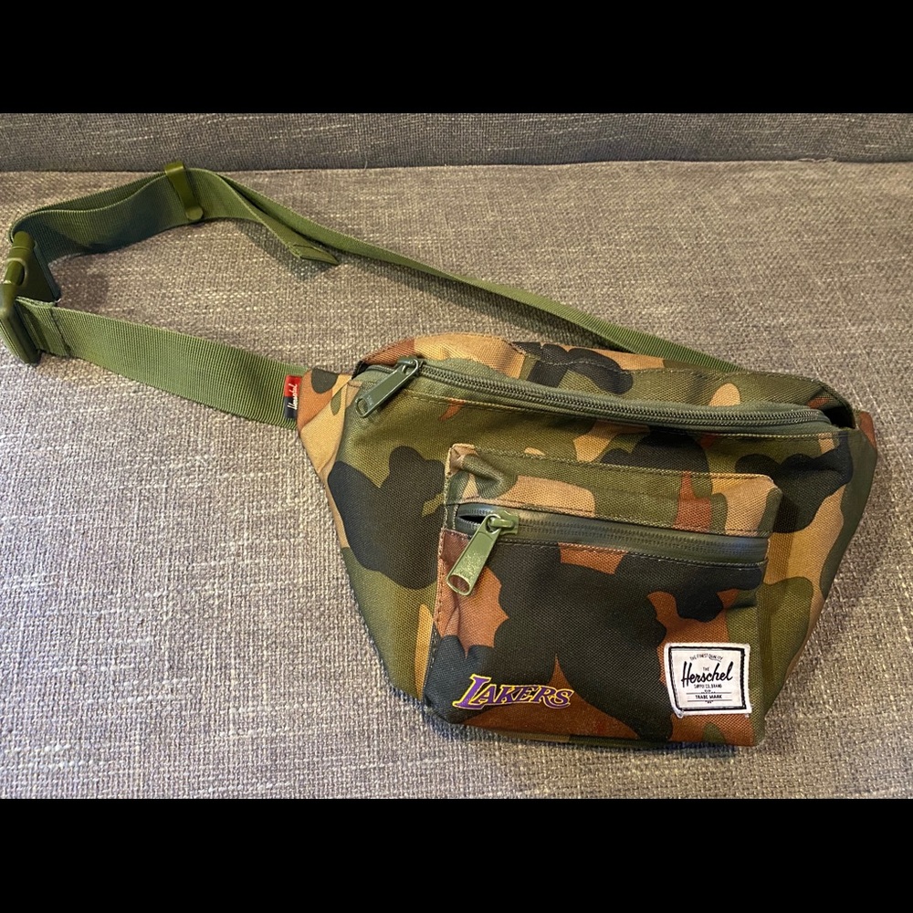 Lakers Camo Herschel Hip Pack